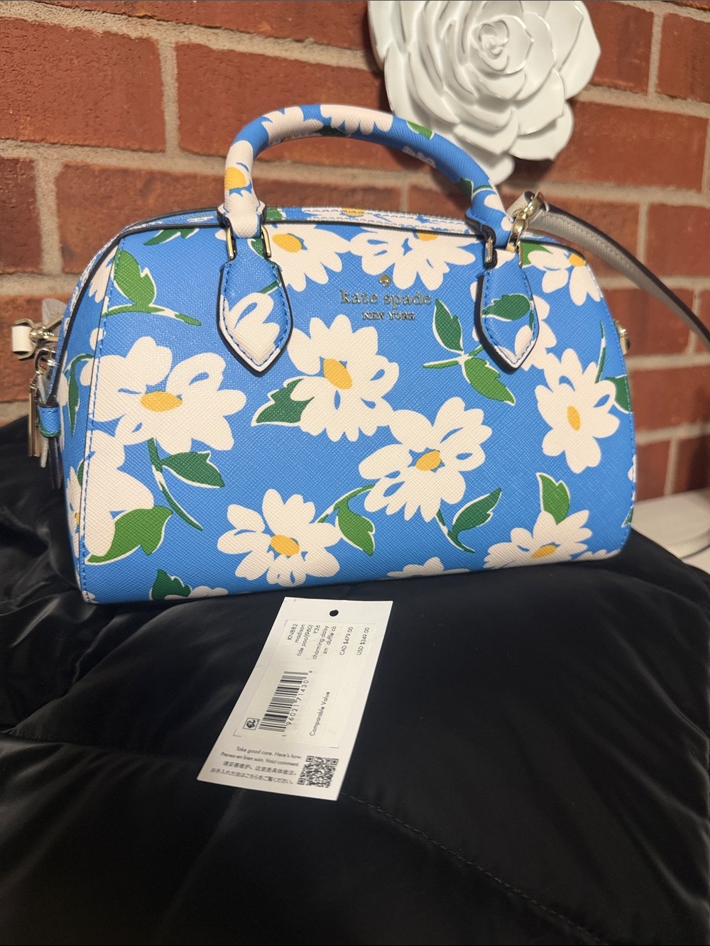 kate spade blue floral dome satchel with white daisies